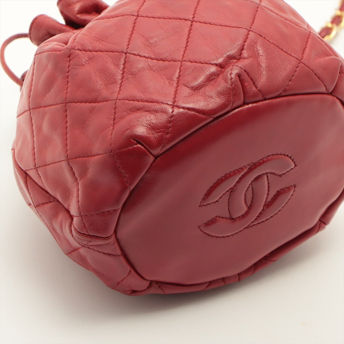 Second hand Chanel Mini Drawstring Bucket 1986-1988 Red Quilted Lambskin Gold - Tabita Bags