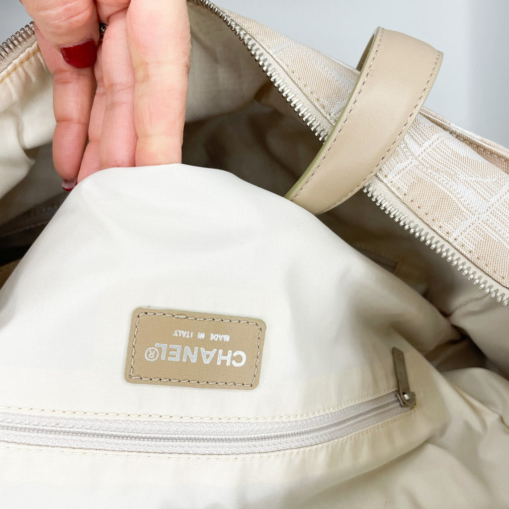 Second hand Chanel Tote bag in Grey Cloth Vintage - Tabita Bags