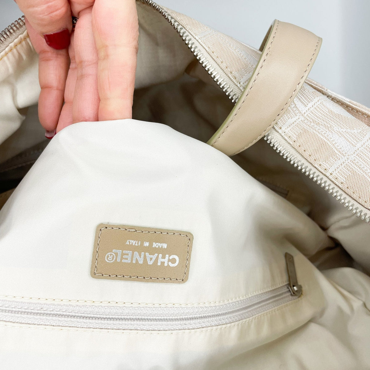 Second hand Chanel Tote bag in Grey Cloth Vintage - Tabita Bags
