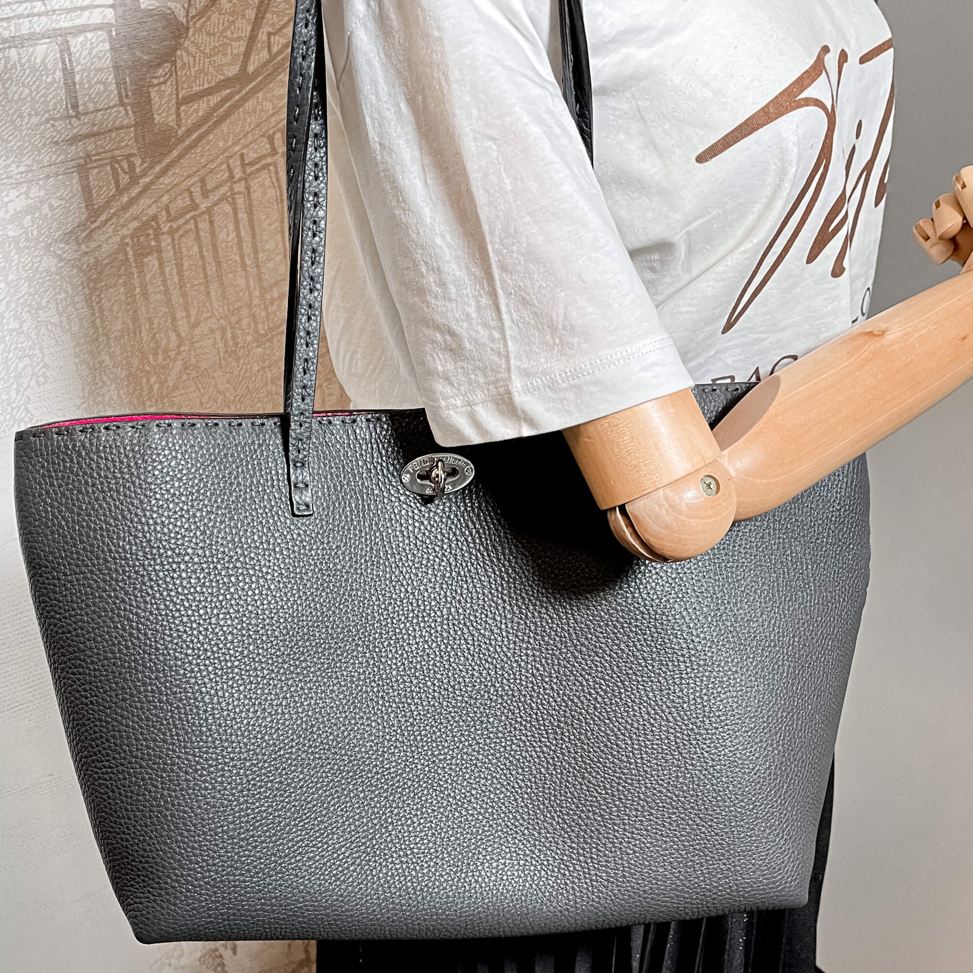 Second hand Fendi Carla Selleria Leather Grey Tote Bag - Tabita Bags