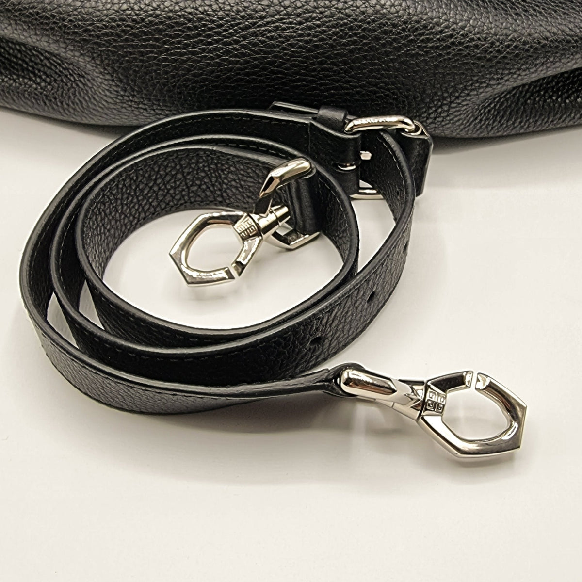 Second hand Givenchy Nightingail Large Black Grained Leather - Tabita Bags
