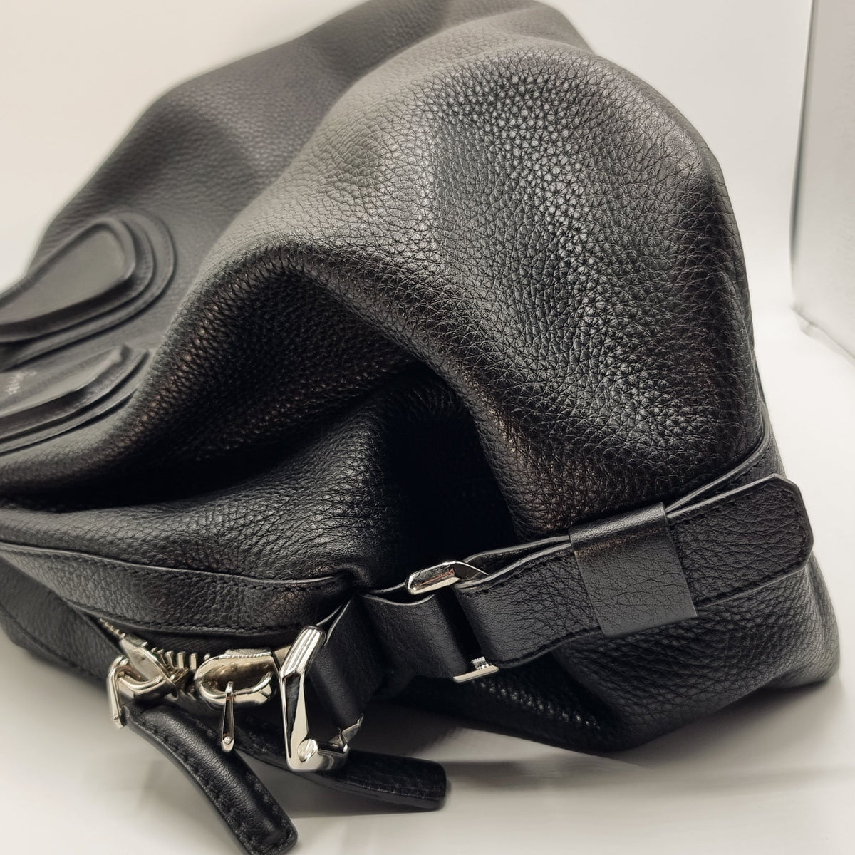 Second hand Givenchy Nightingail Large Black Grained Leather - Tabita Bags