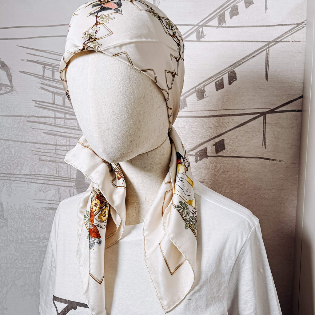 Second hand Gucci Floreal Foulard in Beige Silk - Tabita Bags