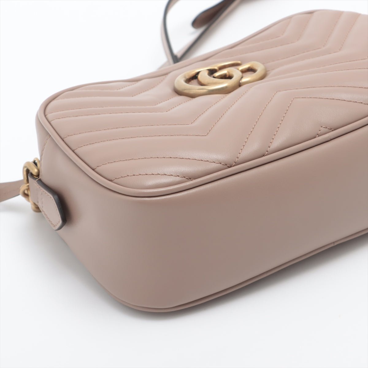 Second hand Gucci GG Beige Marmont Crossbody Bag Matelassé Leather - Tabita Bags