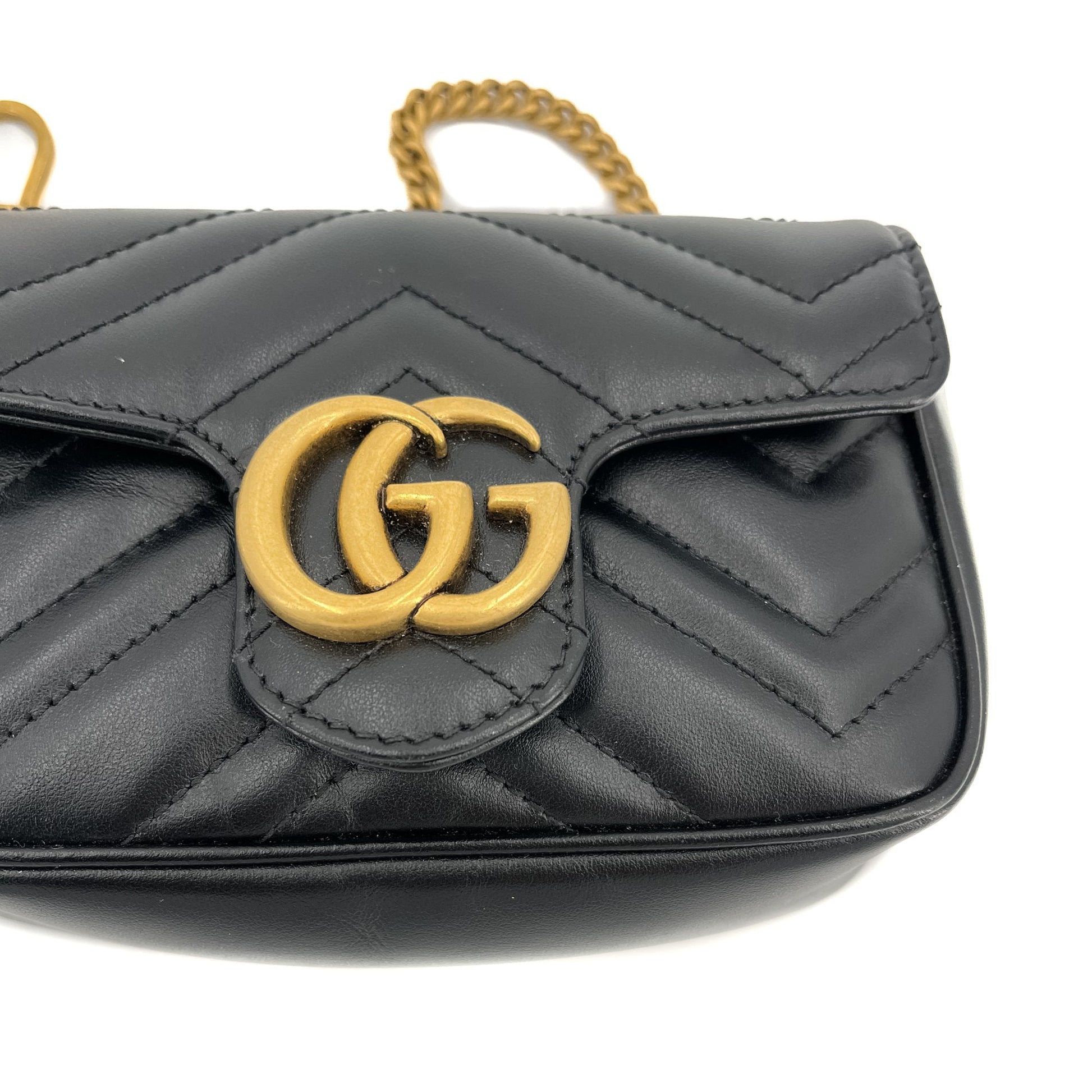 Gucci GG Marmont Nano Schwarze Tasche aus Matelassé-Leder Tabita