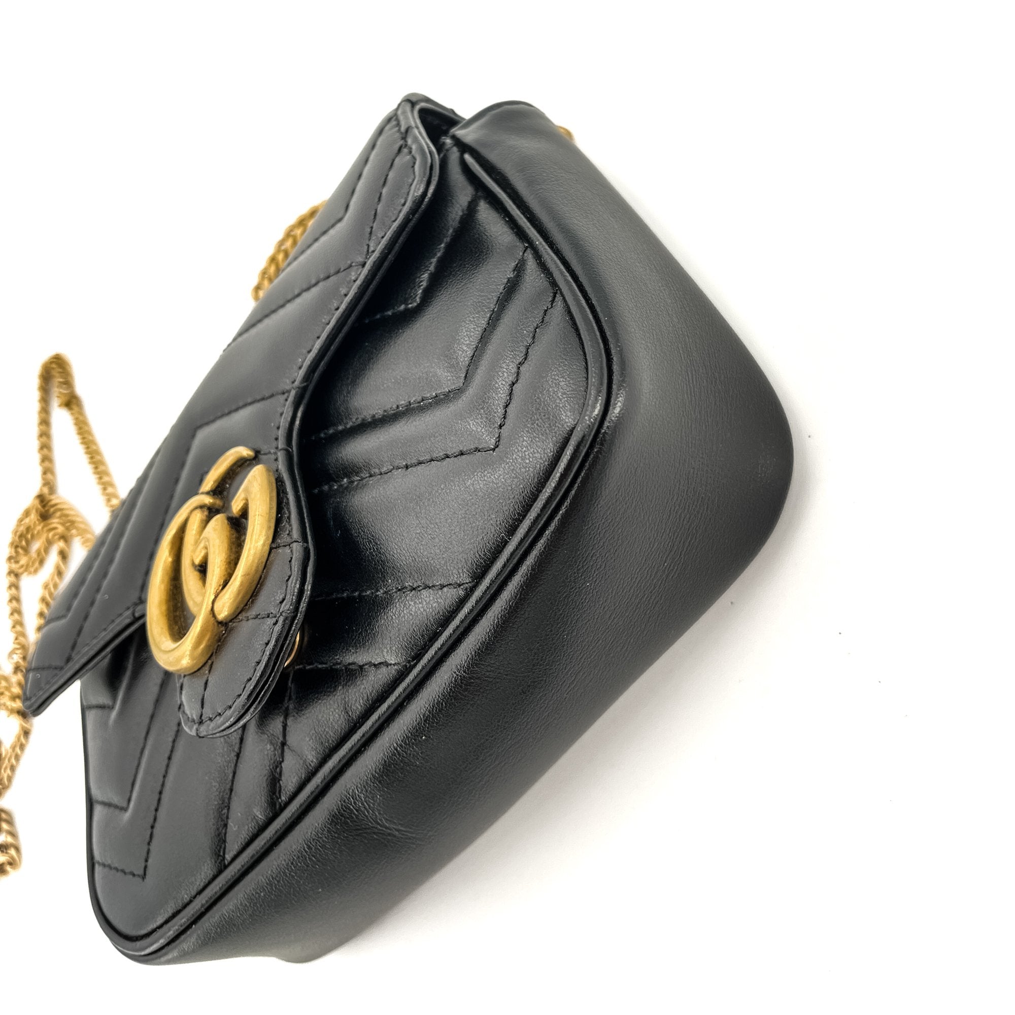GG Marmont Mini patent leather wallet on chain in black - Gucci | Mytheresa