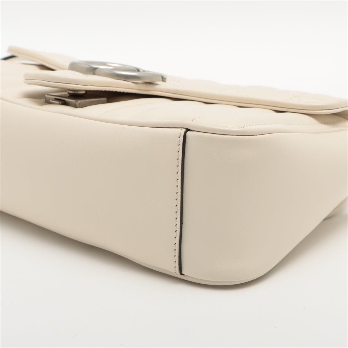 GG Marmont Borsa a tracolla piccola in pelle con catena Bianco