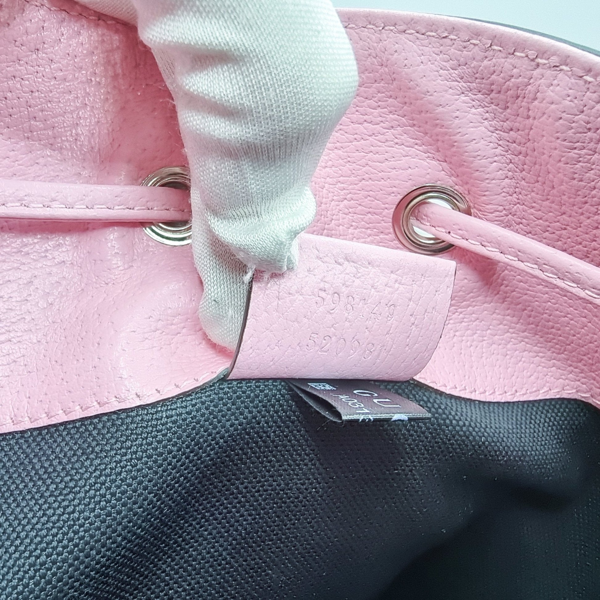 Second hand Gucci GG Supreme Monogram Psychedelic Bucket Bag Pink - Tabita Bags