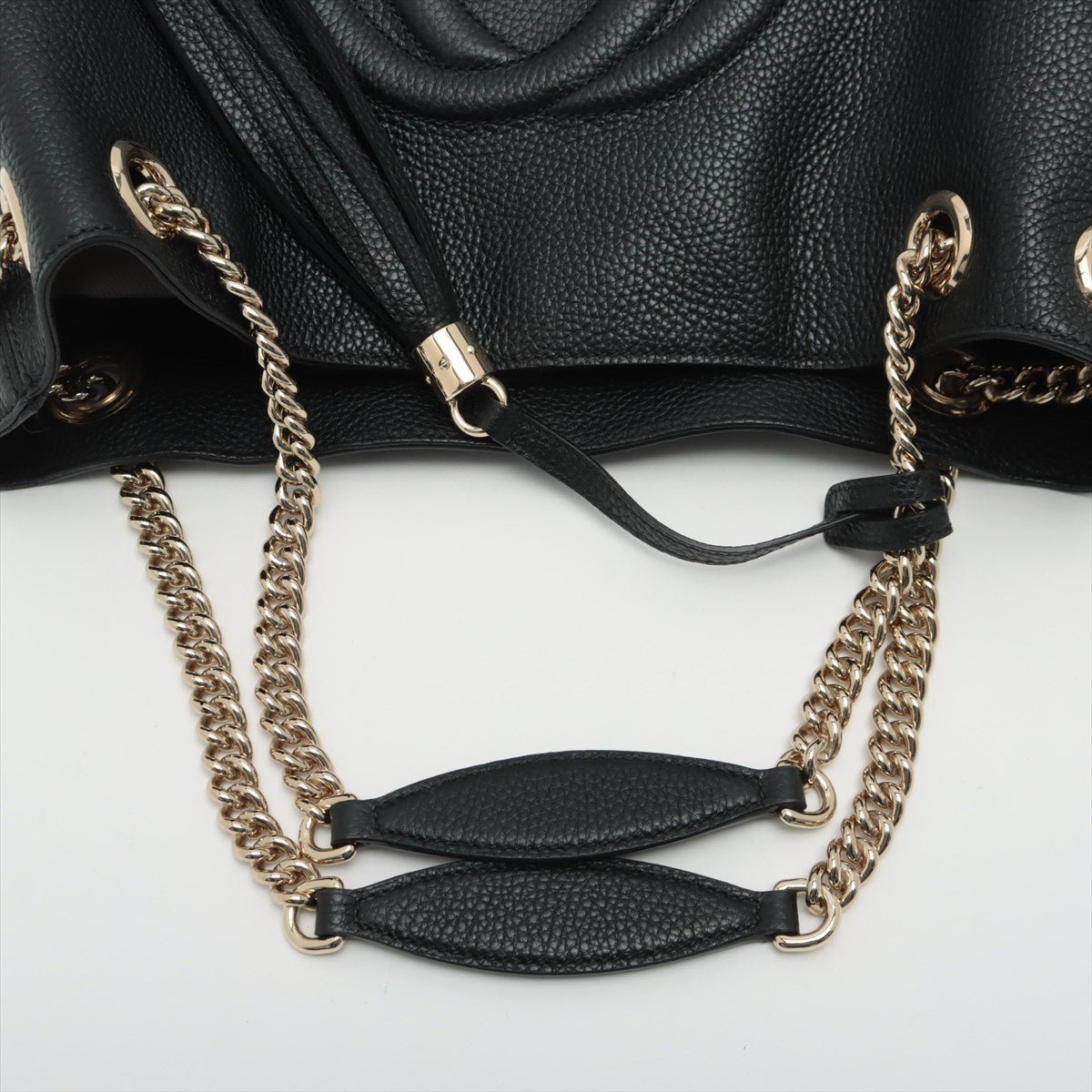 Gucci soho black leather shoulder bag on sale with chain strap