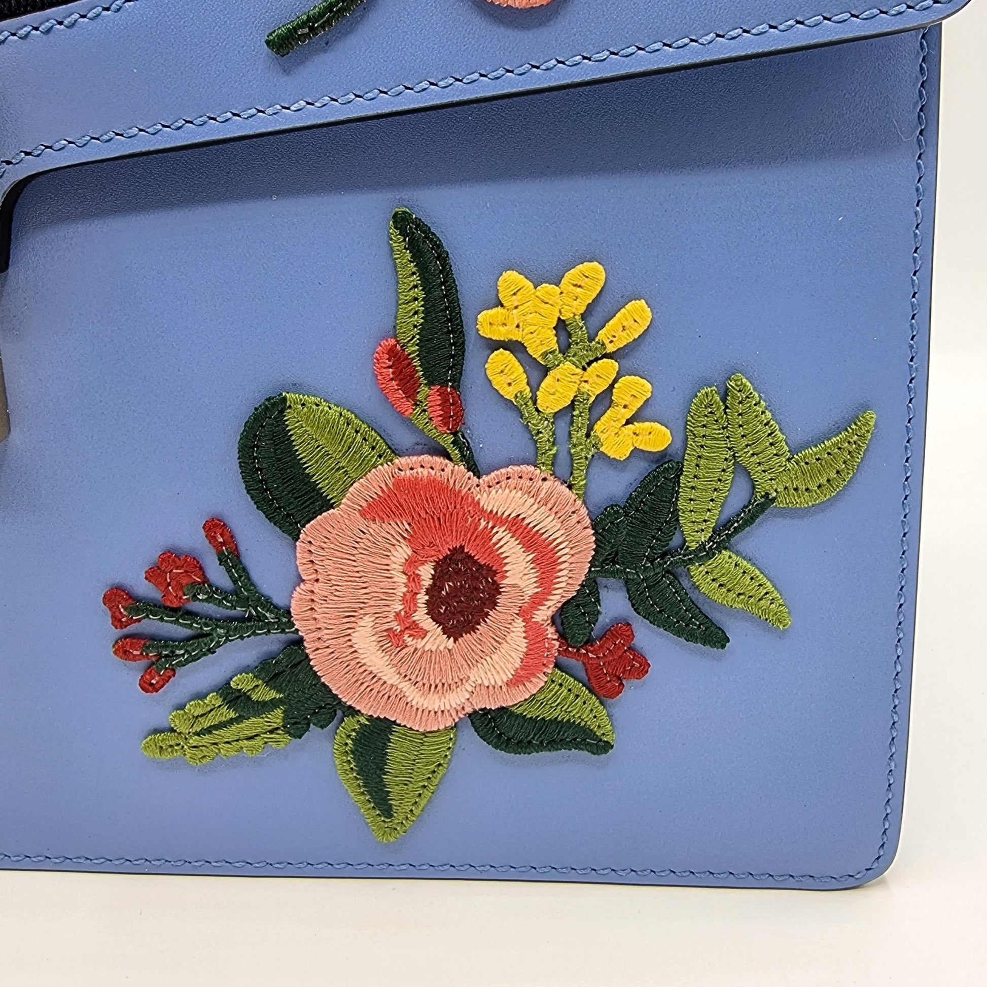 Second hand Gucci Sylvie Top Handle Bag Blue Leather Floral Embroidered Medium - Tabita Bags