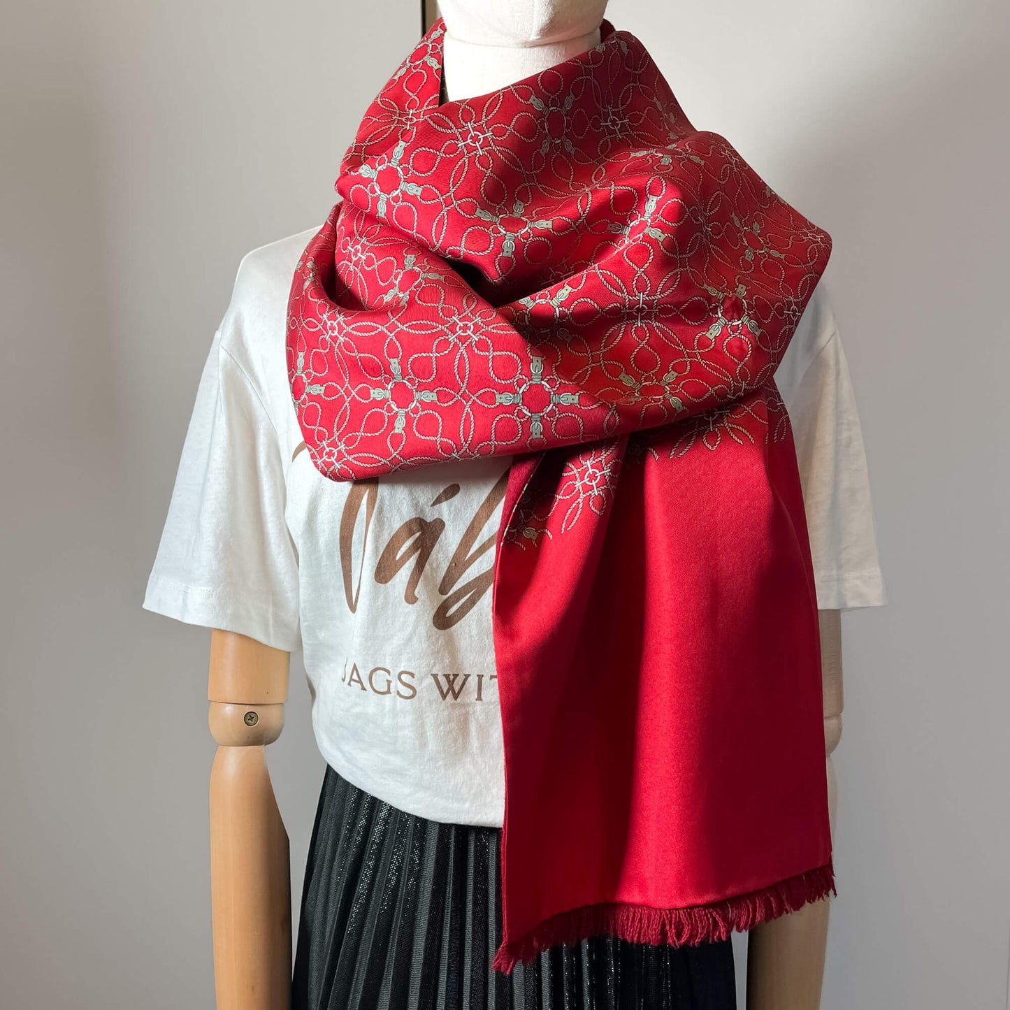 Second hand Hermes Scarve in Red Angora and Silk - Tabita Bags