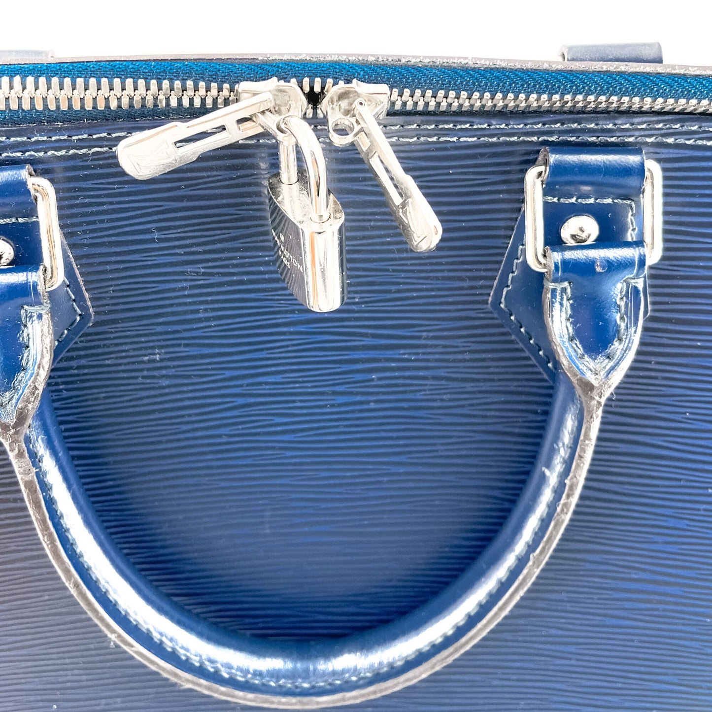 Louis Vuitton Alma MM Epi Leather Blue Indigo Bag Navy blue ref.952657 -  Joli Closet