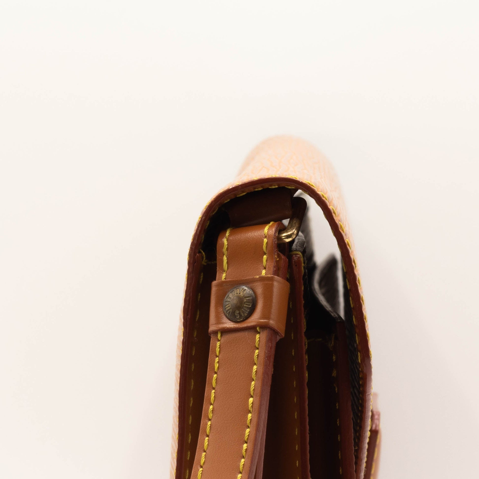 Leather clutch bag Louis Vuitton Brown in Leather - 21222408