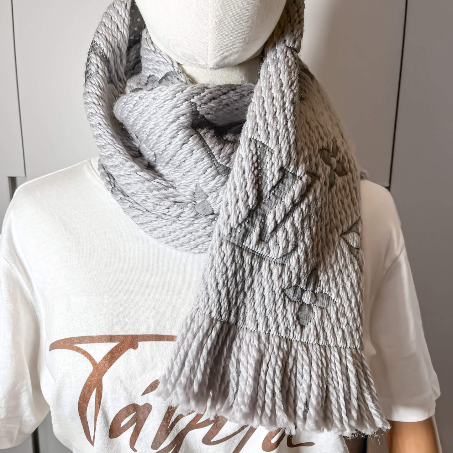 Second hand Louis Vuitton Logomania Wool &Silk Scarf Grey - Tabita Bags