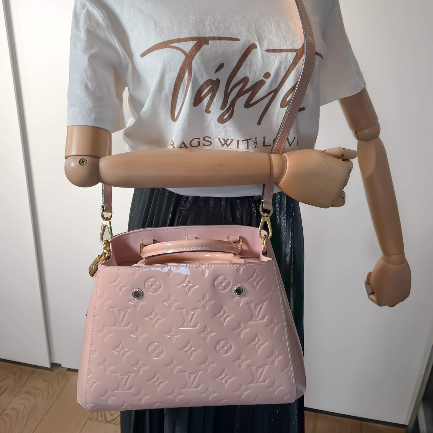 Second hand Louis Vuitton Montaigne BB Monogram Patent Leather Bag Pink Cipria - Tabita Bags