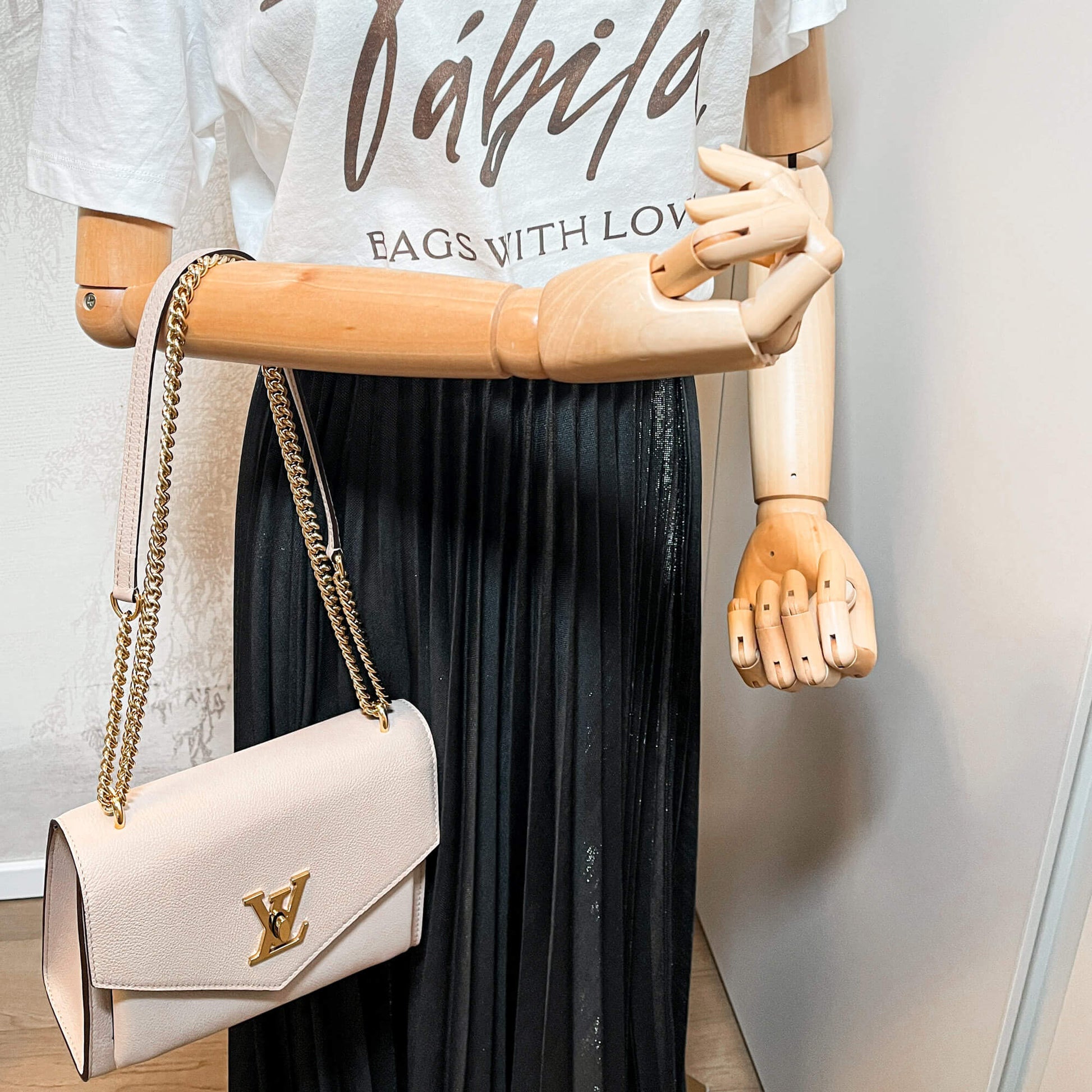 Handbag Clinic Near Me Places To Sell Purses Near Me 2025