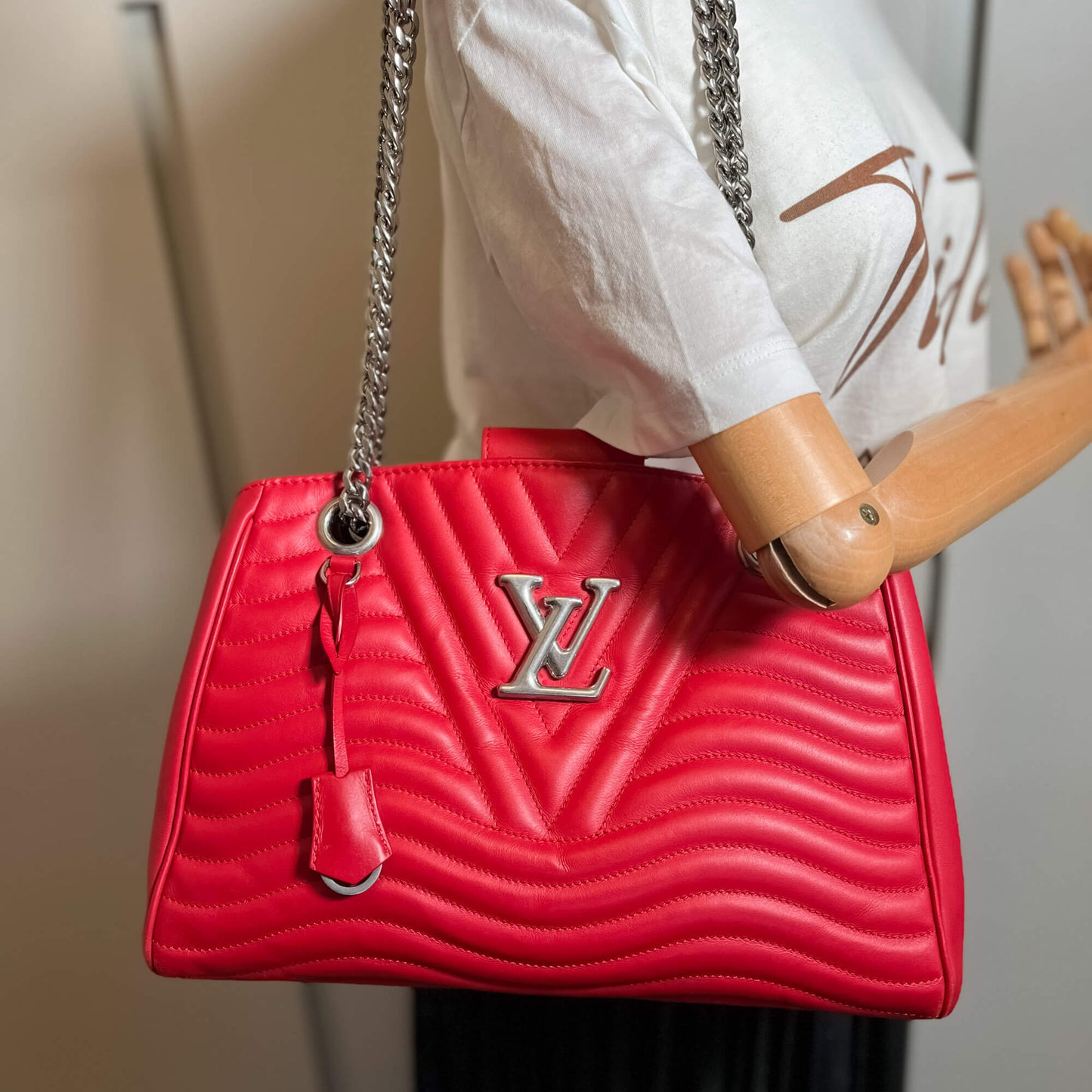 Second hand Louis Vuitton New Wave Chain Tote Quilted Leather Red - Tabita Bags