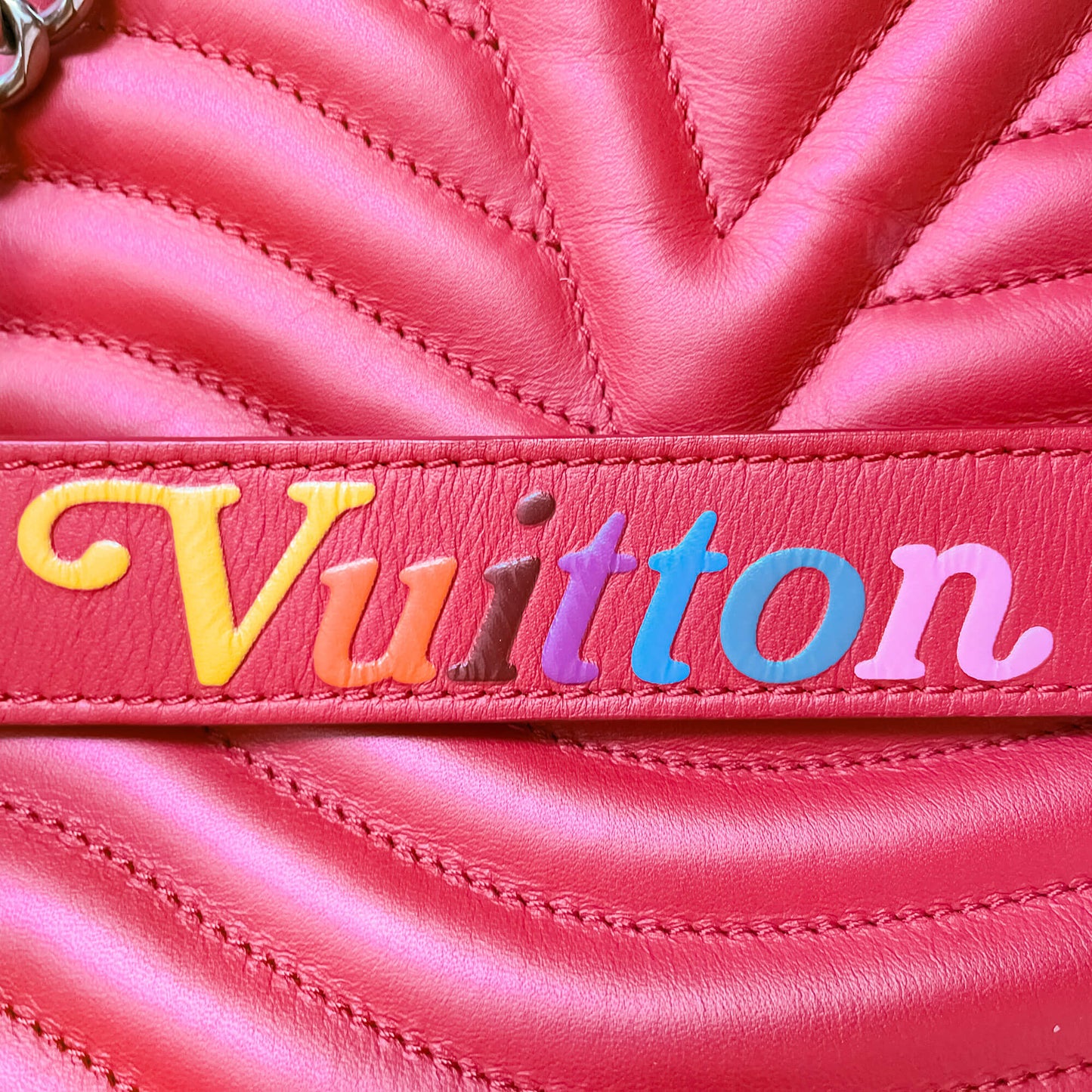 Second hand Louis Vuitton New Wave Chain Tote Quilted Leather Red - Tabita Bags