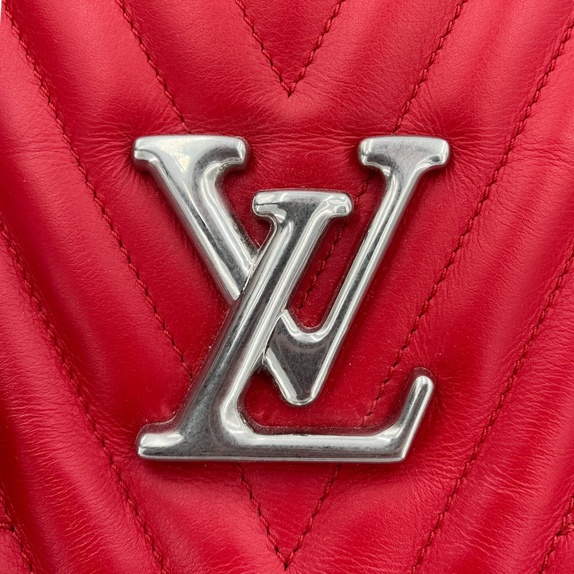 Second hand Louis Vuitton New Wave Chain Tote Quilted Leather Red - Tabita Bags