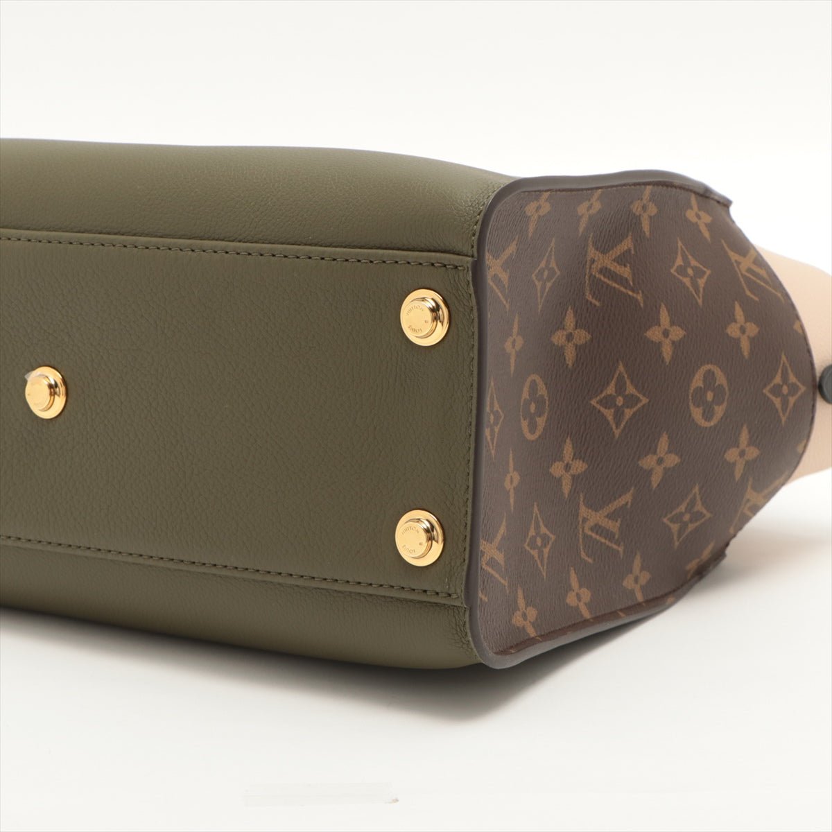 Second hand Louis Vuitton On My Side MM High End Leather Military Green - Tabita Bags