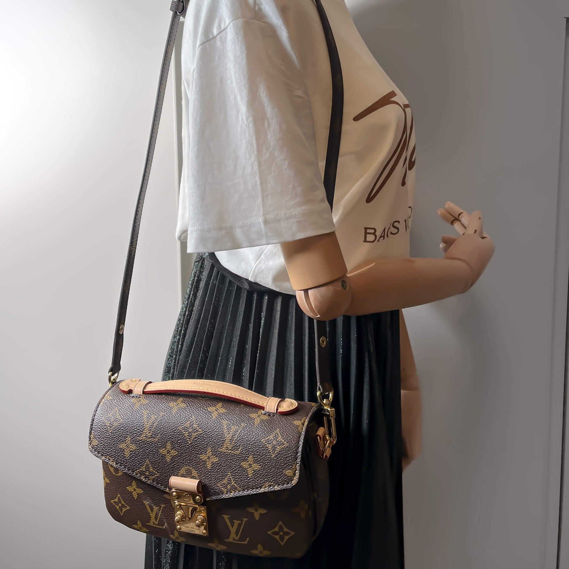 Second hand Louis Vuitton Pochette Métis East West Monogram Bag - Tabita Bags