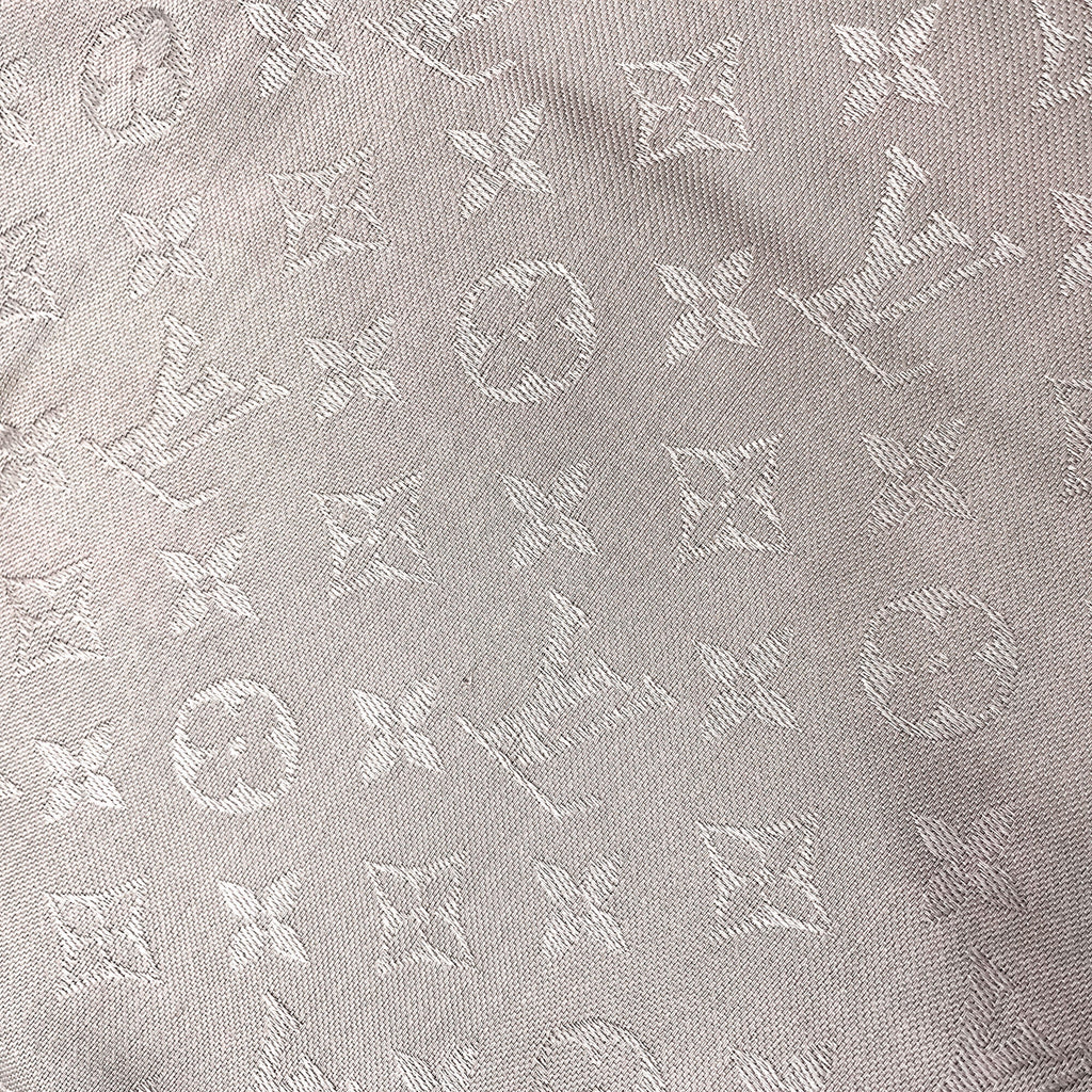 Second hand Louis Vuitton Starlight Shawl Grey Silk & Wool - Tabita Bags