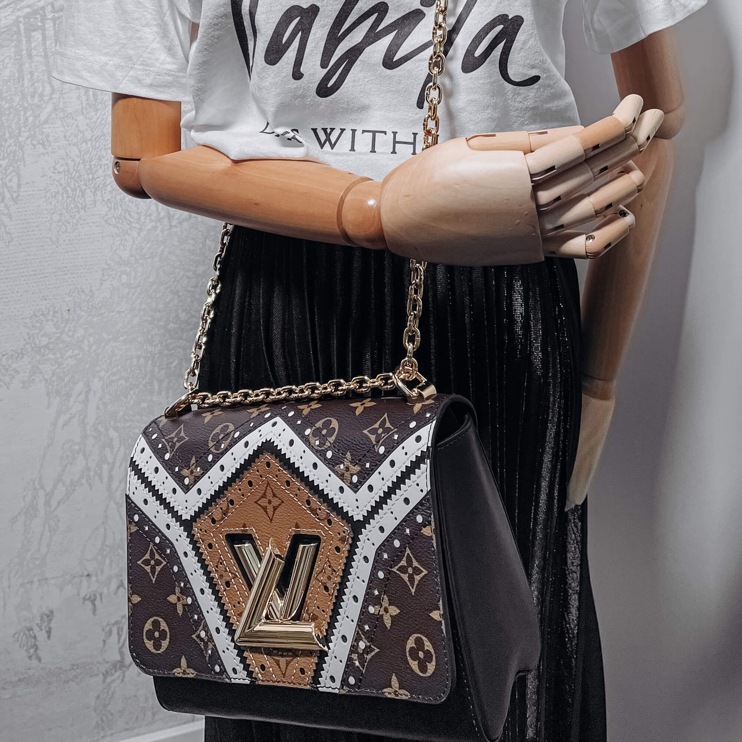 Louis Vuitton Twist Handbag Limited Edition Brogue Reverse Monogram Canvas  at 1stDibs  louis vuitton twist monogram, lv twist limited edition, louis vuitton  twist limited edition