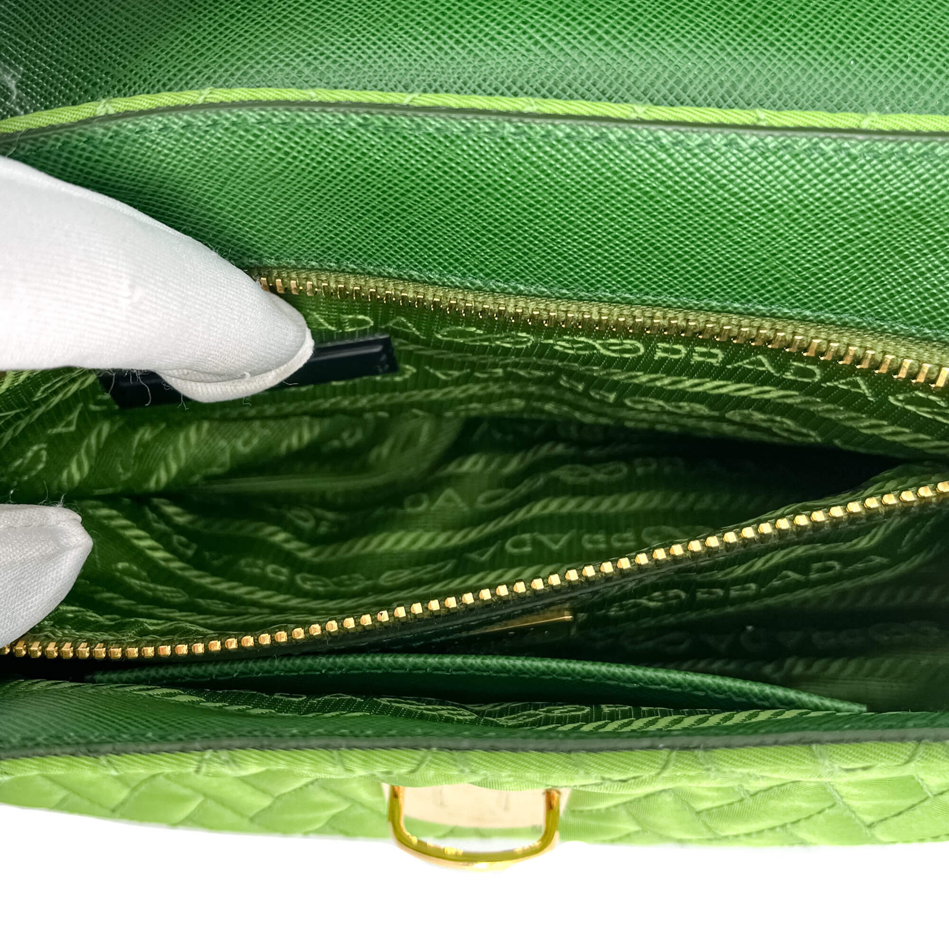 Second hand Prada Flap Pochette Cloth Bag Green - Tabita Bags