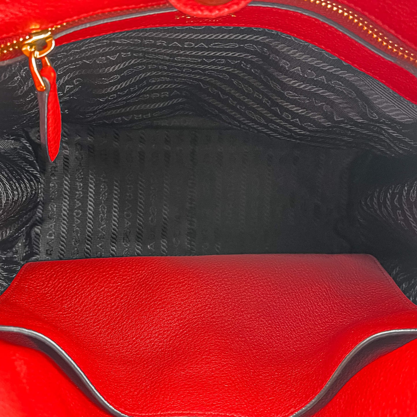 Second hand Prada Hobo Red Leather - Tabita Bags