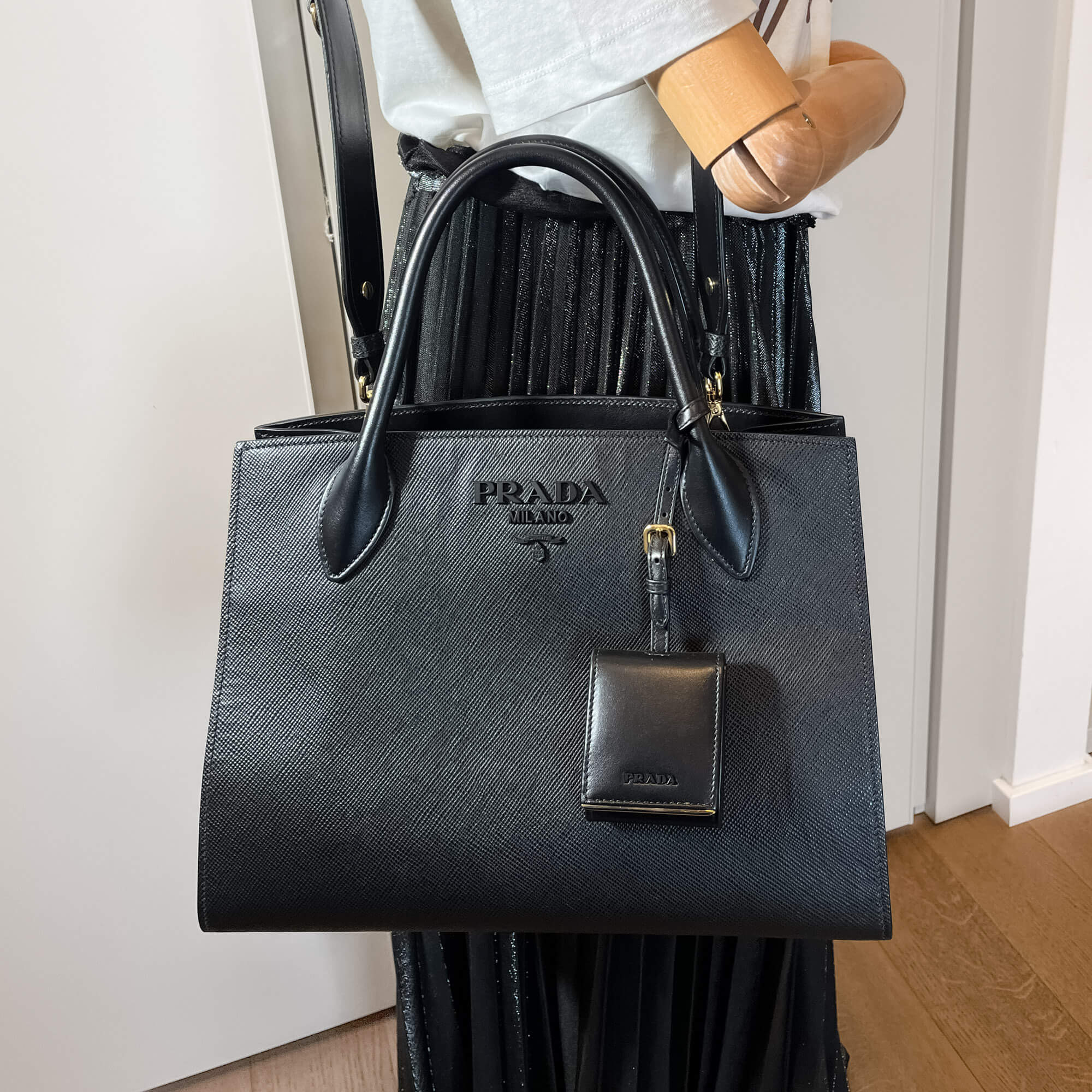 Medium saffiano leather prada monochrome online bag