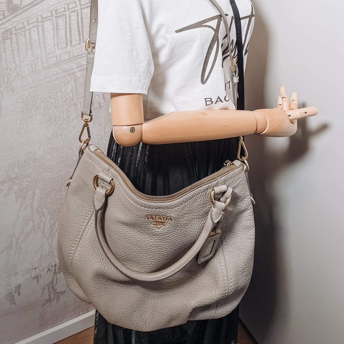 Second hand Prada Vitello Daino Shoulder Bag Argilla - Tabita Bags