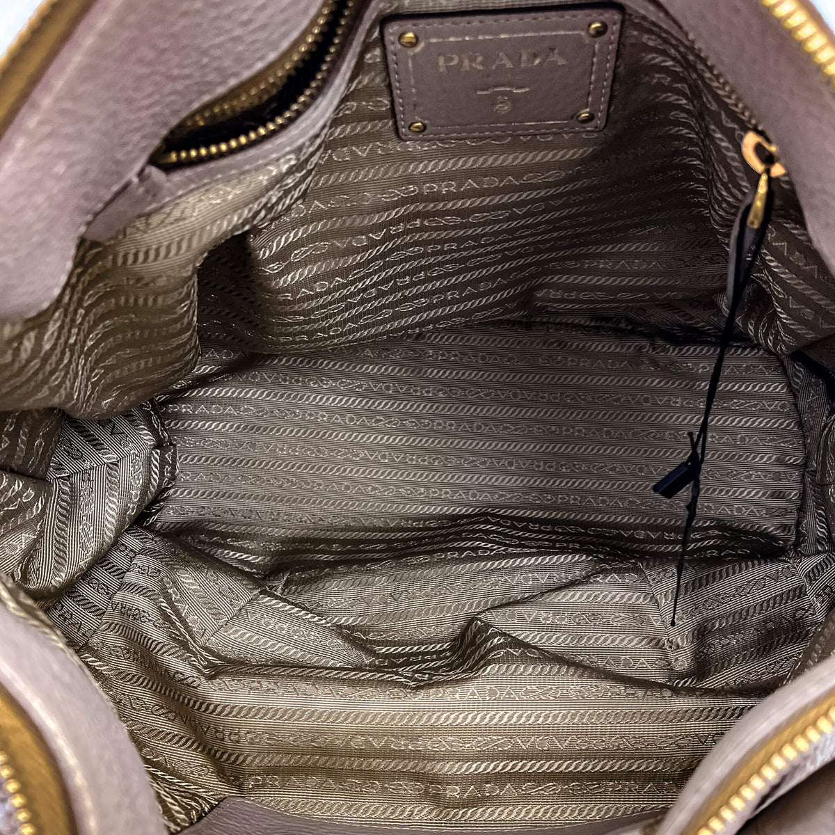 Second hand Prada Vitello Daino Shoulder Bag Argilla - Tabita Bags