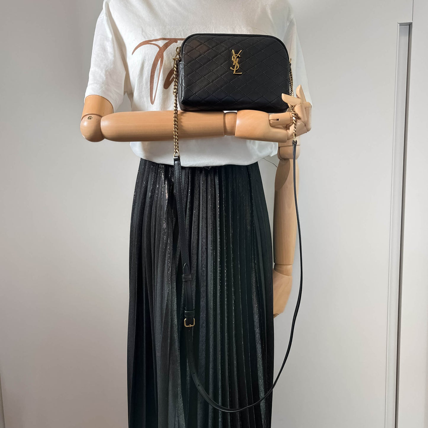 Second hand Saint Laurent Gaby Leather Chain Pouch Black - Tabita Bags