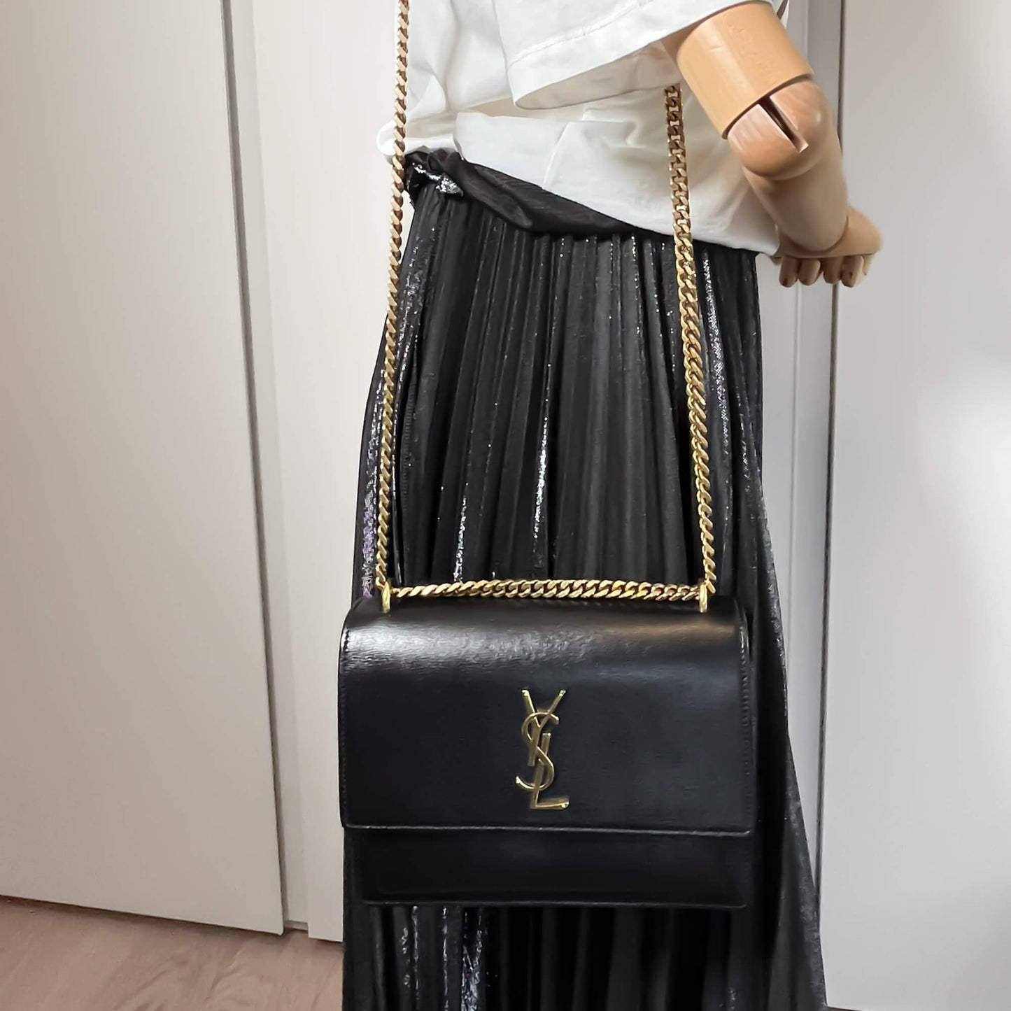 Second hand Saint Laurent Sunset Medium Leather Chain Should Bag Black - Tabita Bags