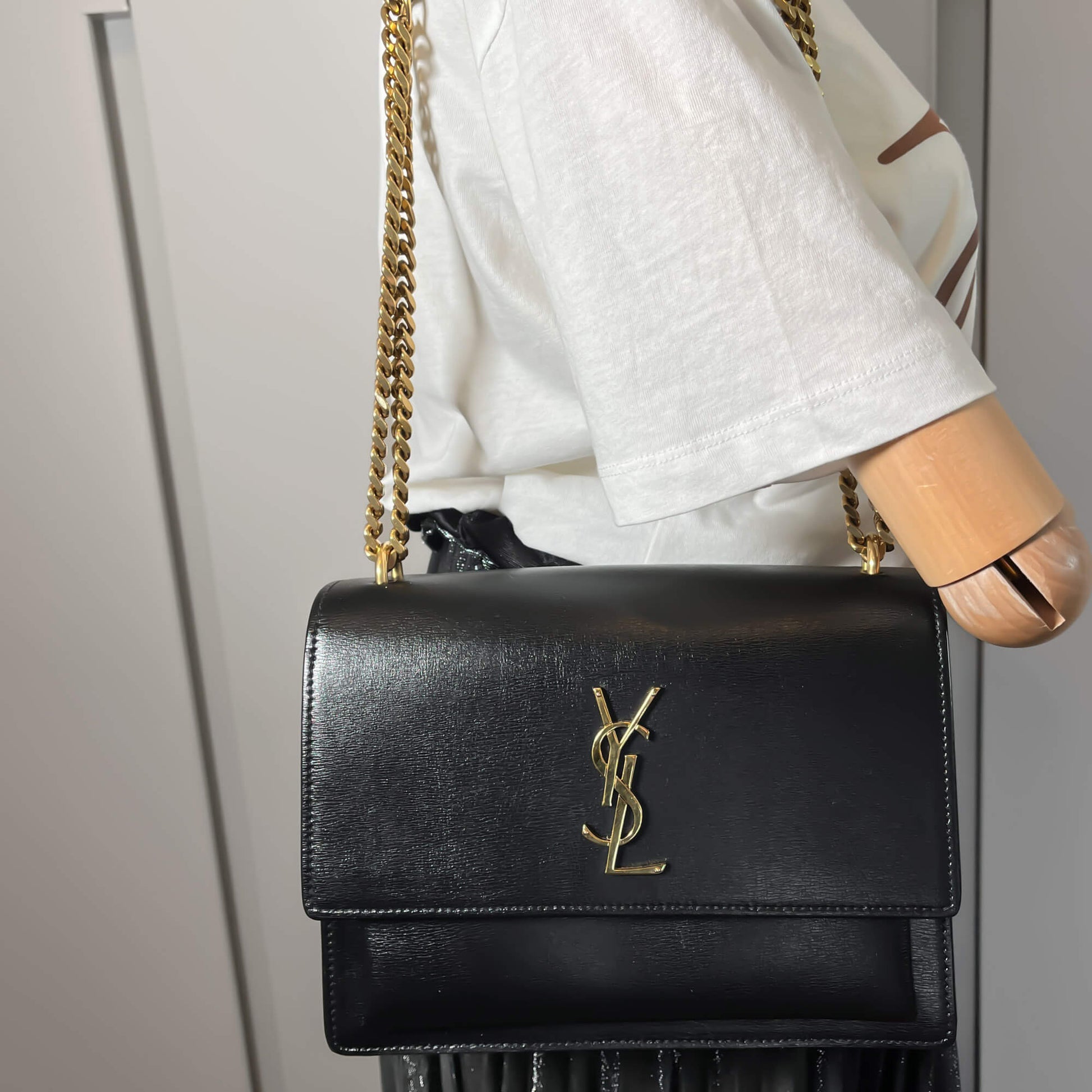 Second hand Saint Laurent Sunset Medium Leather Chain Should Bag Black - Tabita Bags