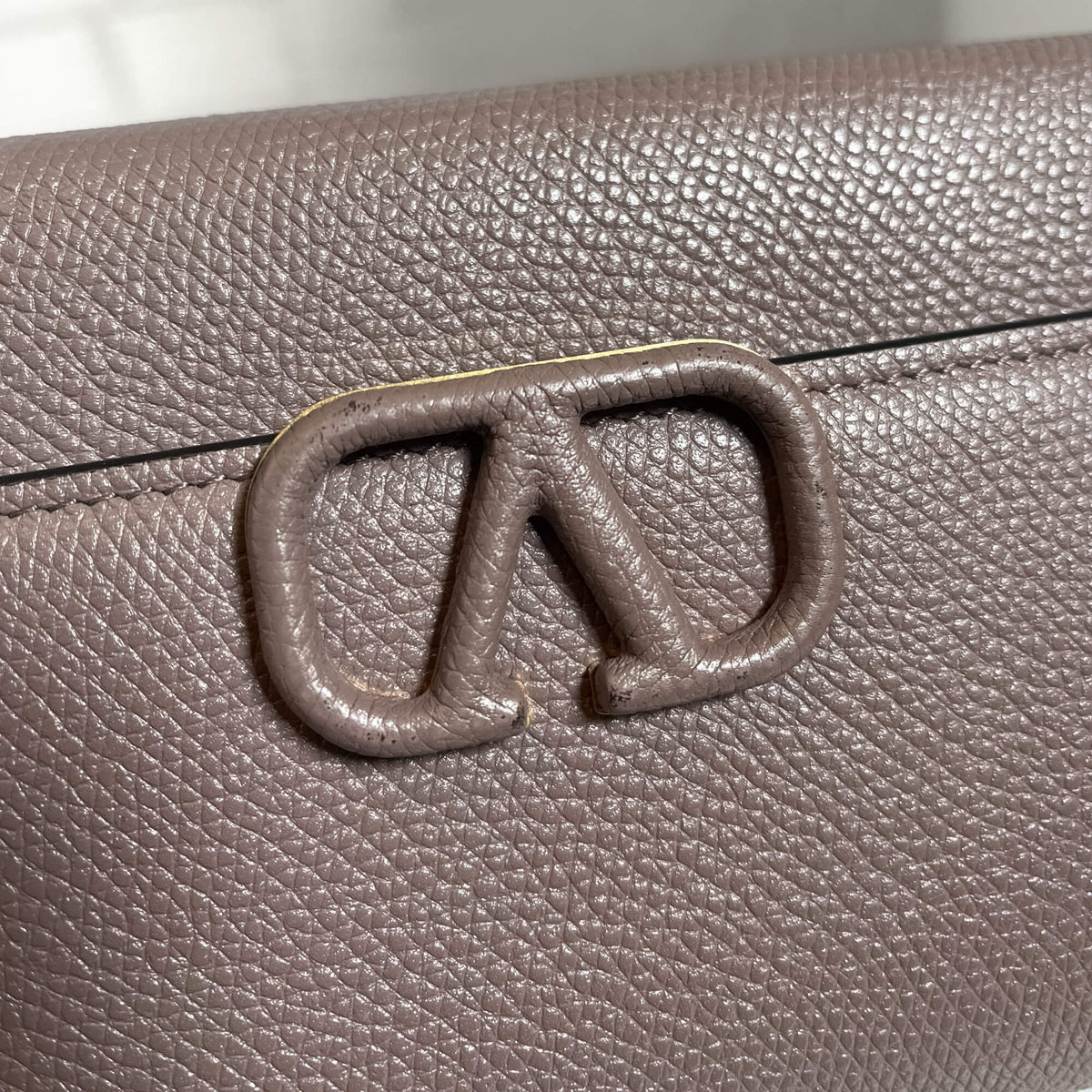 Second hand Valentino Garavani V Logo Leather Long Wallets Greige - Tabita Bags