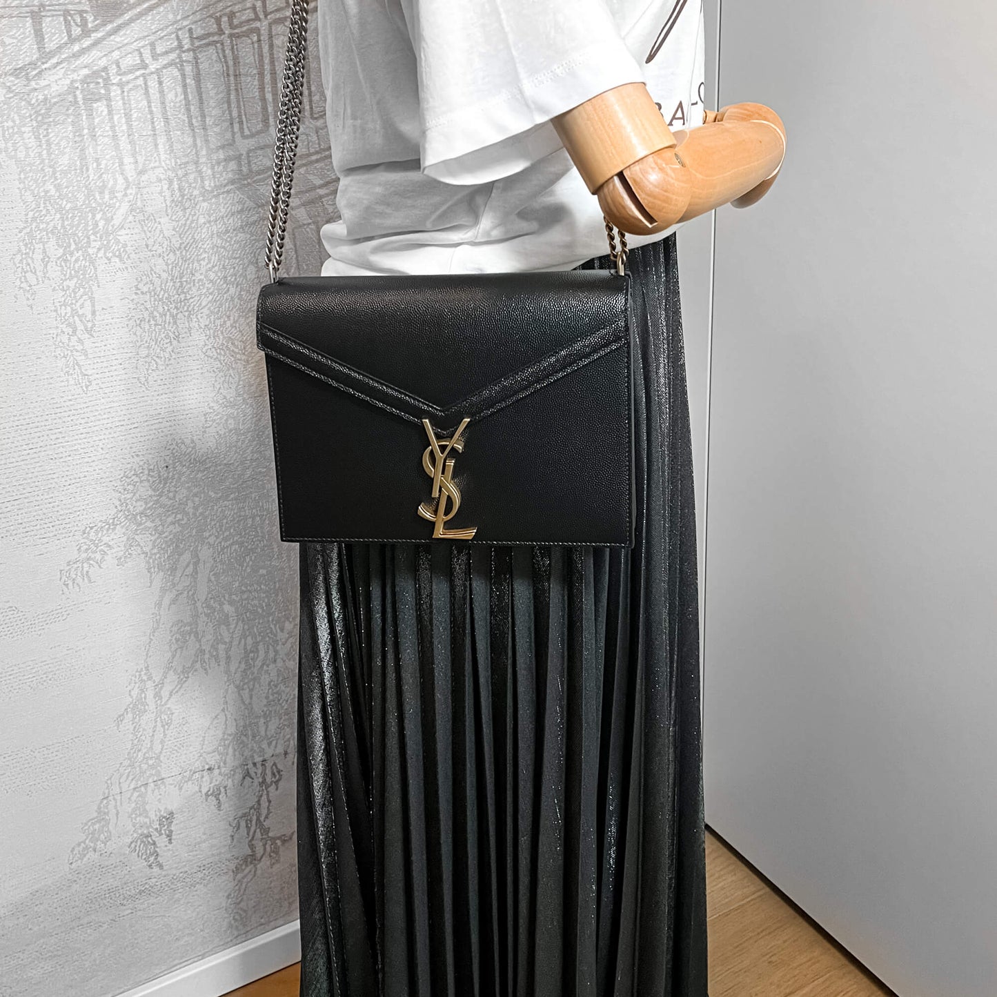 Second hand Yves Saint Laurent Cassandra Medium Leather Chain Black Envelope Bag - Tabita Bags