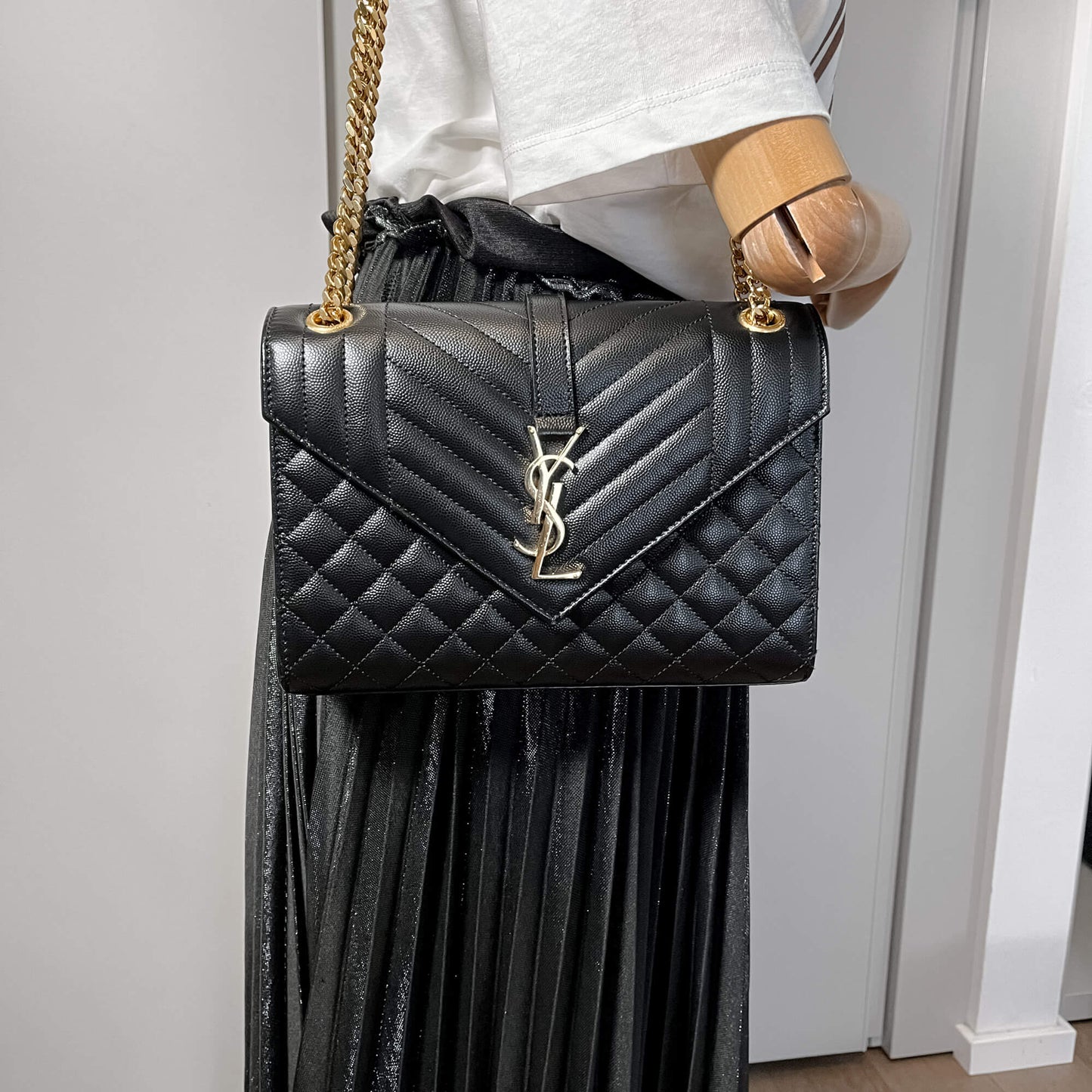 Second hand Yves Saint Laurent Envelope Medium Quilted Embossed Leather Shoulde Bag Black - Tabita Bags