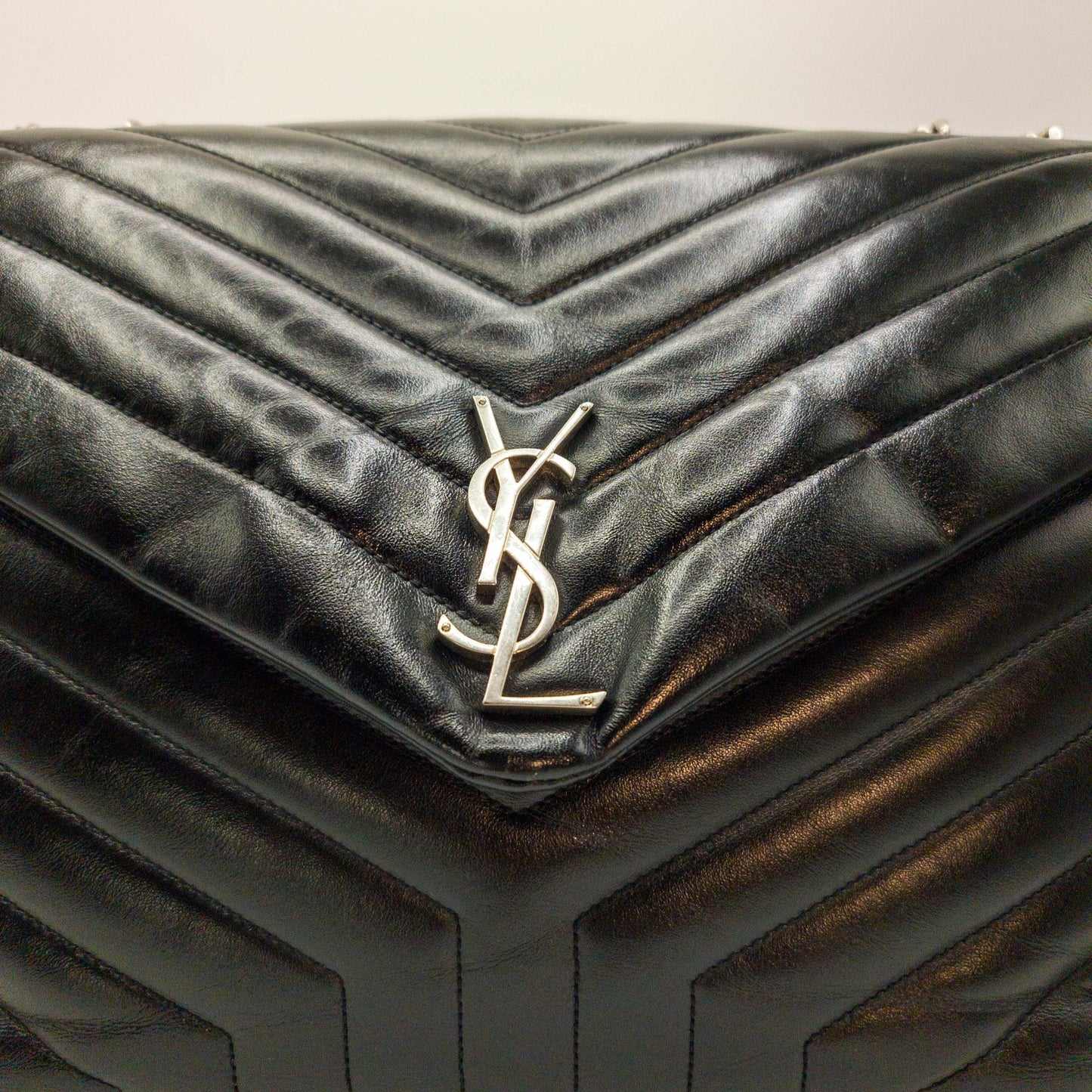 Second hand Yves Saint Laurent Loulou Large Black Leather - Tabita Bags