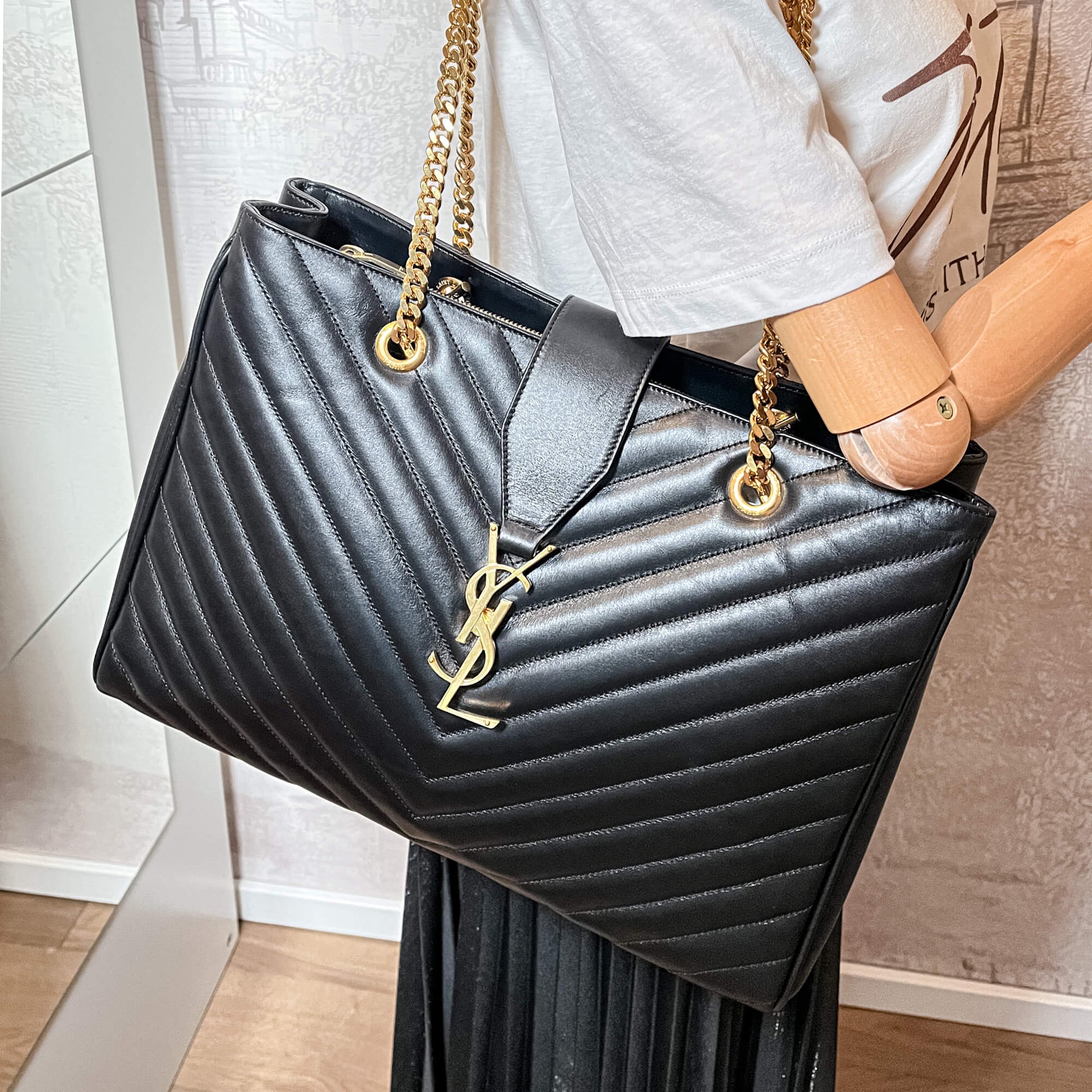 Ysl Tassen Yves Saint Laurent Tas Zwart Ysl Loulou Yves Saint