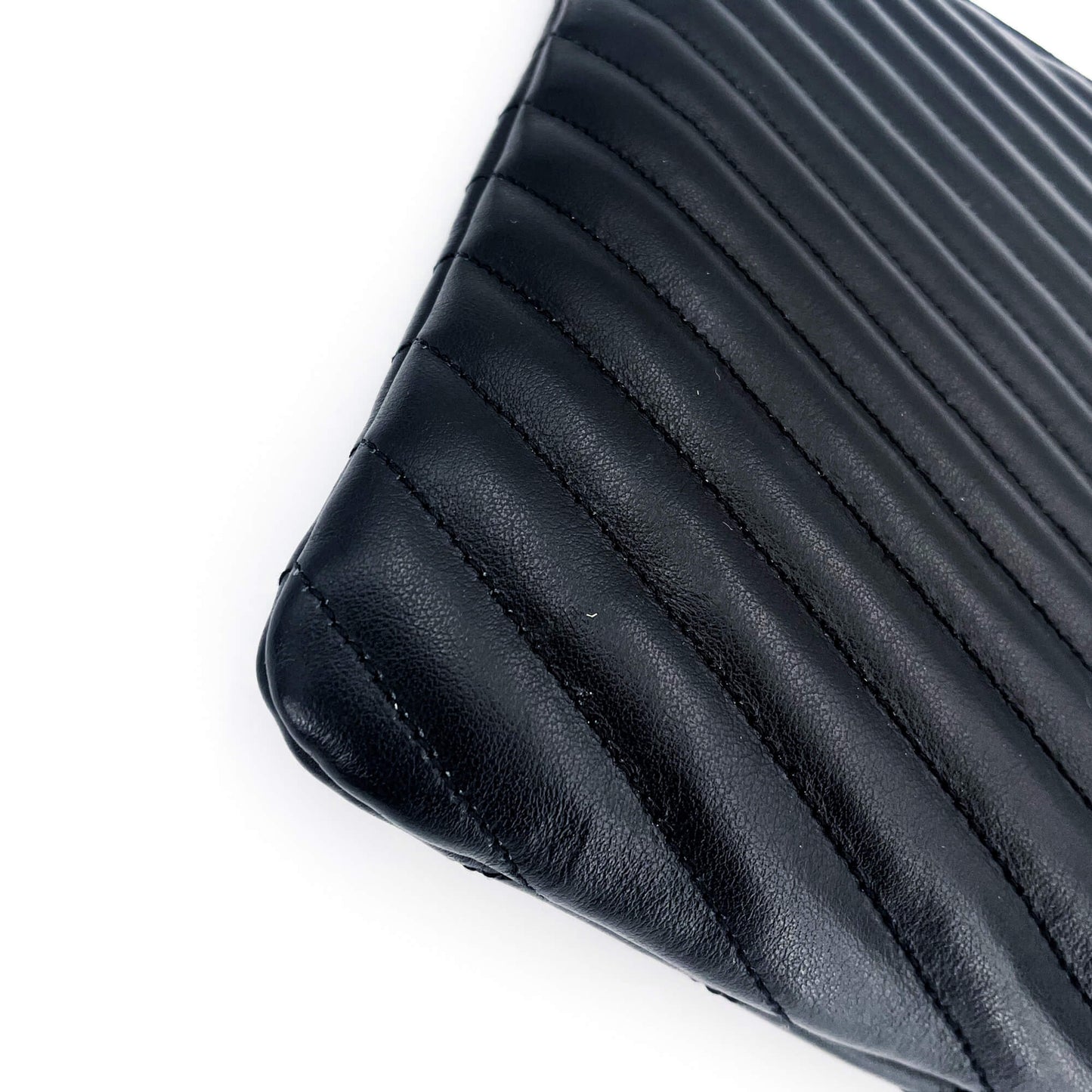 New jolie leather clutch bag Saint Laurent Black in Leather - 36358445