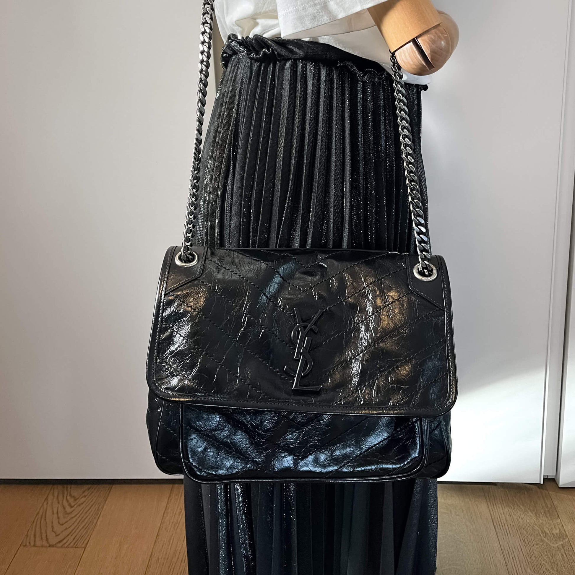 Niki Borsa a tracolla media in pelle con catena Nero